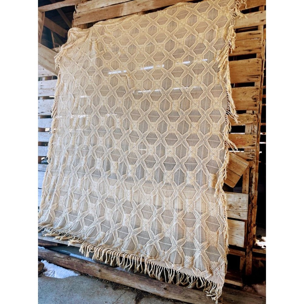 Antique/Vintage Cotton crochet Thread Bedspread with Fringe 108x82" - Picture 6 of 13